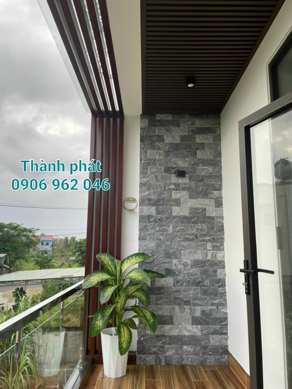 Đá ốp tường bóc đen 10x20 Đá ốp tường bóc đen 10x20