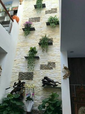 đá ghép vàng ốp giếng trời