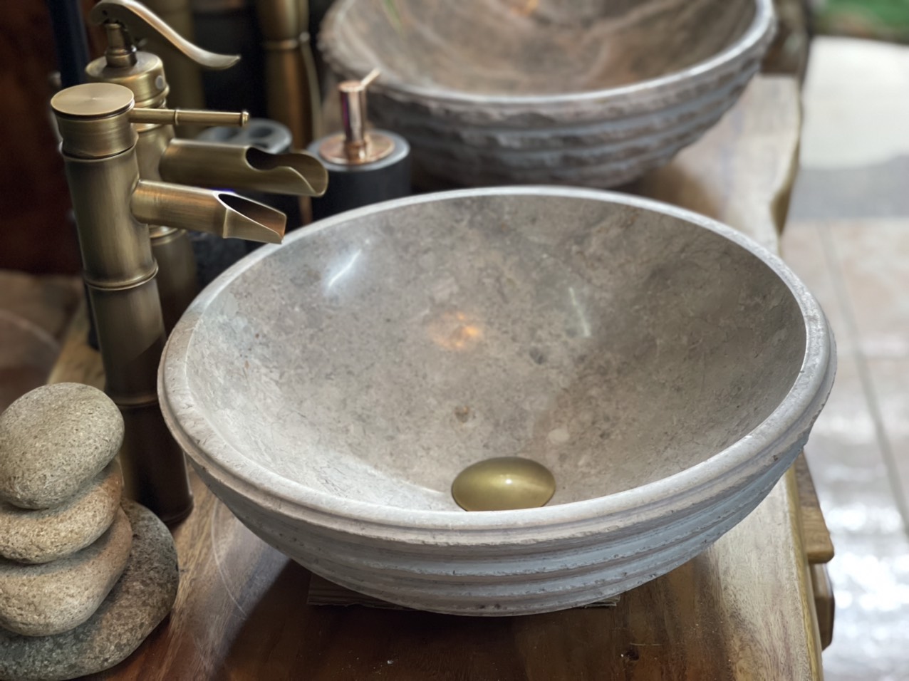 lavabo đá tự nhiên màu xám lavabo đá tự nhiên màu xám