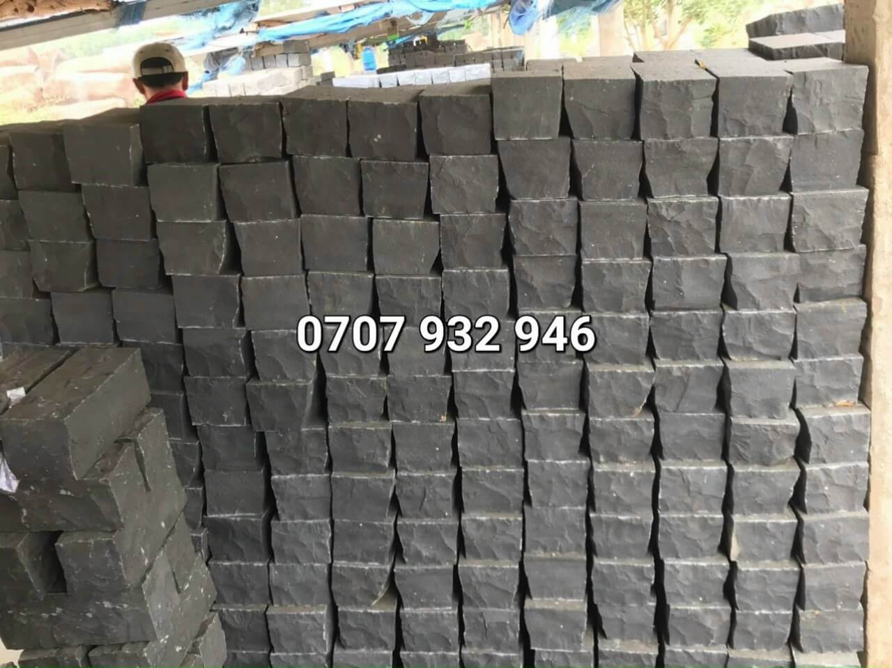 Đá chẻ cây xanh đen 10x10x20 2 Đá chẻ cây xanh đen 10x10x20 2