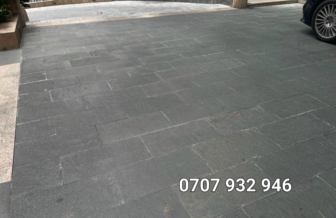 Đá bazan đen khò 30x60 lát sân