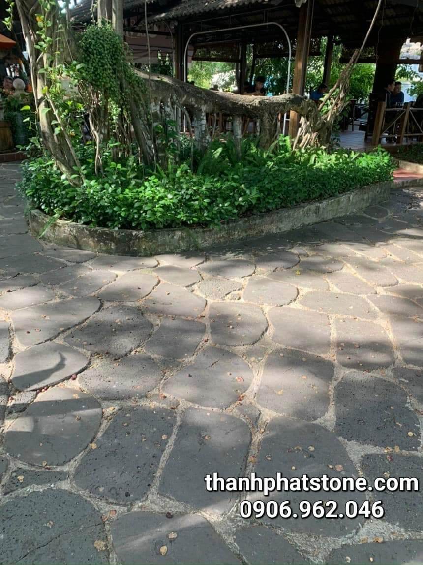 Đá rối tổ ong quay cạnh lát sân 3