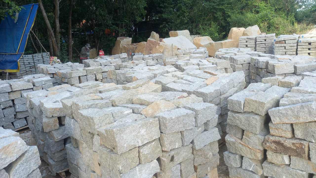 Đá chẻ xây móng nhà bờ kè